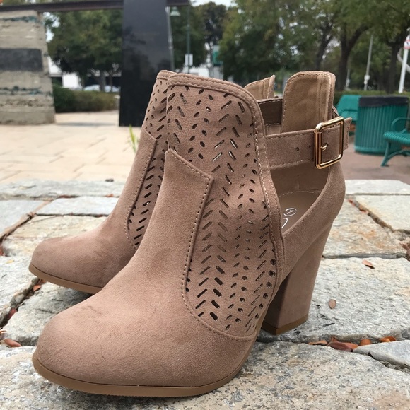 New tan boots - Picture 9 of 10